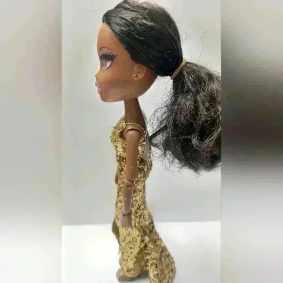 Bratz Movie Starz 2001  MGA Sasha Gold Dress - Picture 5 of 7